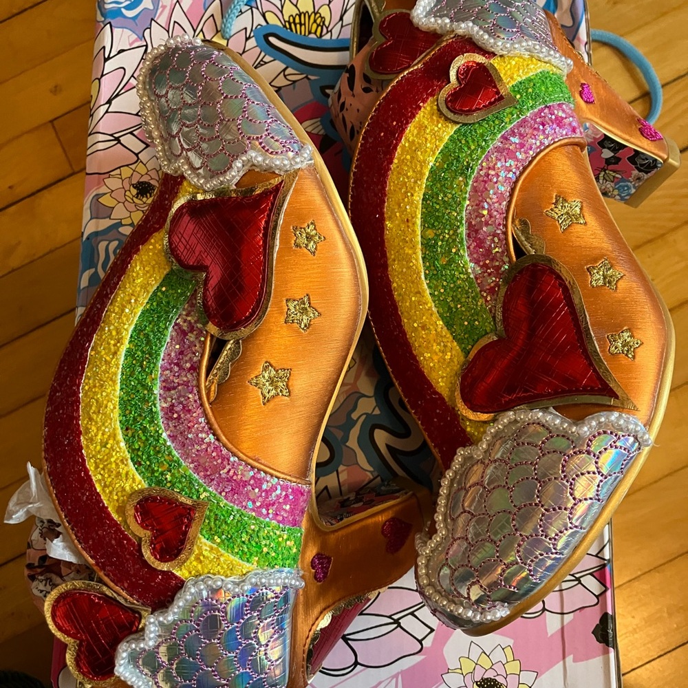 NIB Irregular Choice RARE Rainbow and Hearts shoe!!!